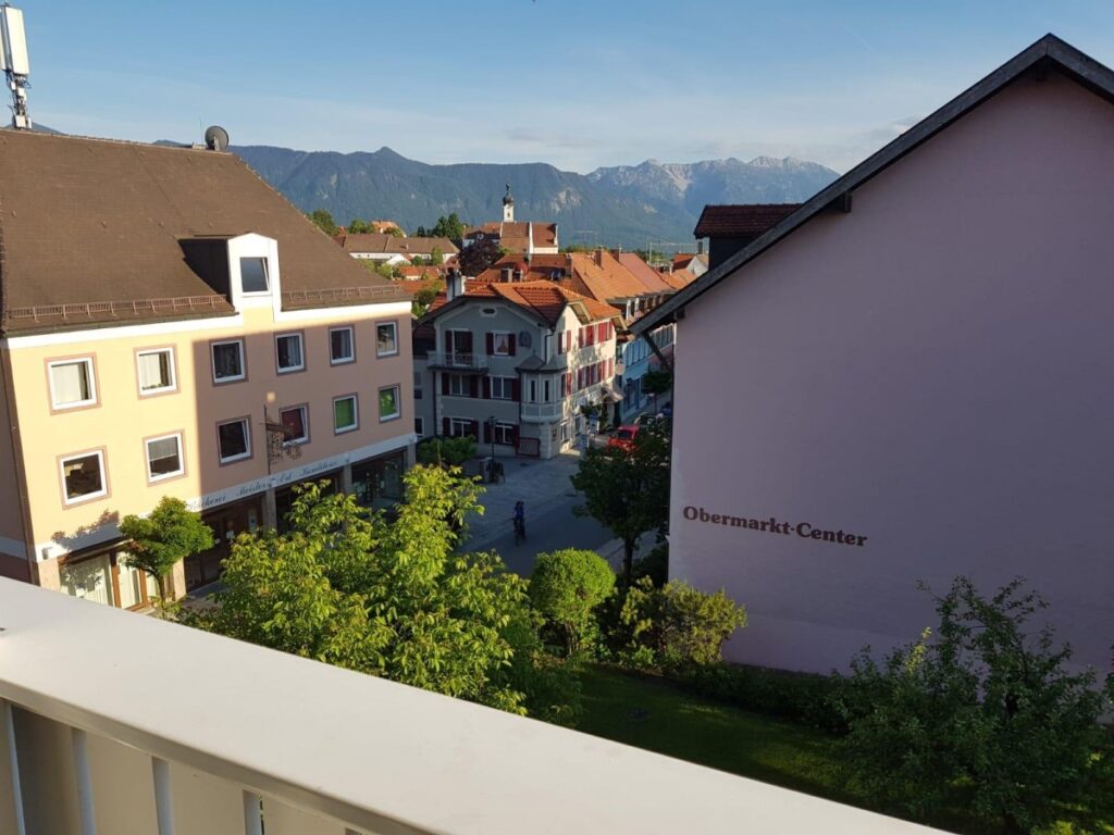 Murnau - Sehr schöne Maisonette-Wohnung mit Balkon in zentraler Lage und Blick über Murnau